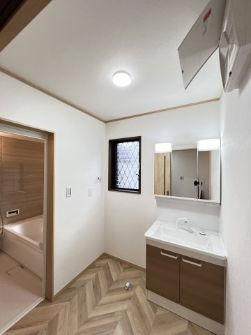 香芝市旭ヶ丘5丁目の洗面所|ゆったりとスペースのある洗面所