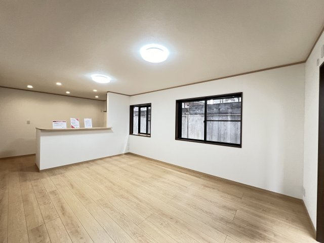 香芝市旭ヶ丘5丁目の居間・リビング|おしゃれなリビング16帖です