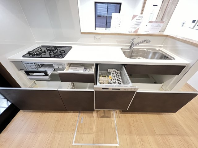 香芝市旭ヶ丘5丁目のキッチン|引き出し収納が使いやすいシステムキッチン
