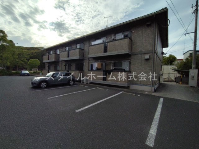 グレースメゾン国府の駐車場