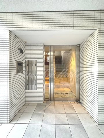 ワイズ メゾンのエントランス|オートロック完備のエントランス♪