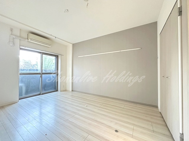 ワイズ メゾンの居間・リビング|9帖広々洋室♪