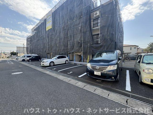 PLENDY松戸みのり台の駐車場