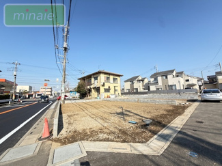 【外観】 | 二方向から光と風を取り込める角地のため、陽当たり・通風ともに良好！
隣地との距離が取りやすく、プライバシー性の高い住空間を実現できます！