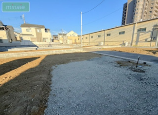 【外観】 | 二方向から光と風を取り込める角地のため、陽当たり・通風ともに良好！
隣地との距離が取りやすく、プライバシー性の高い住空間を実現できます！