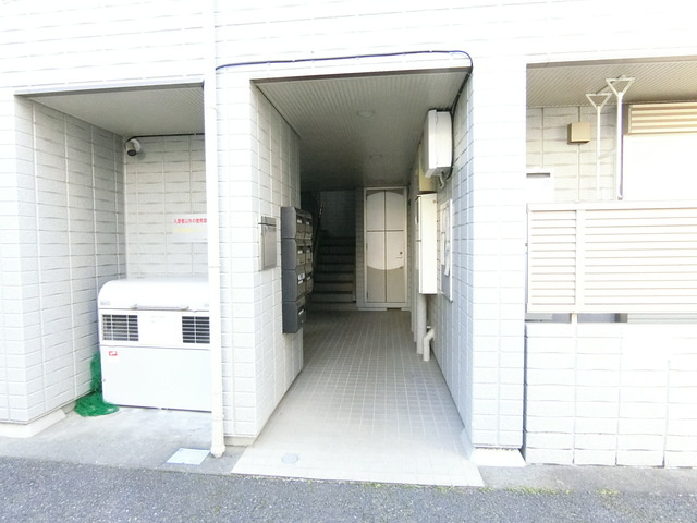 アヴェニール東中神のエントランス