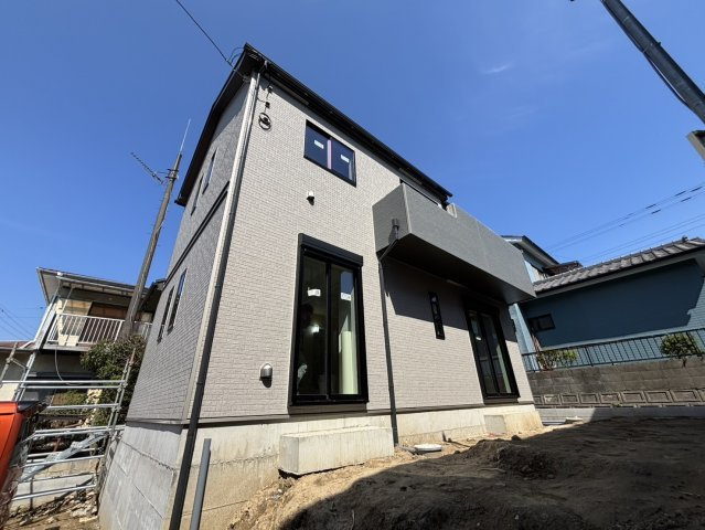 成田市土屋　新築戸建ての前面道路含む現地写真