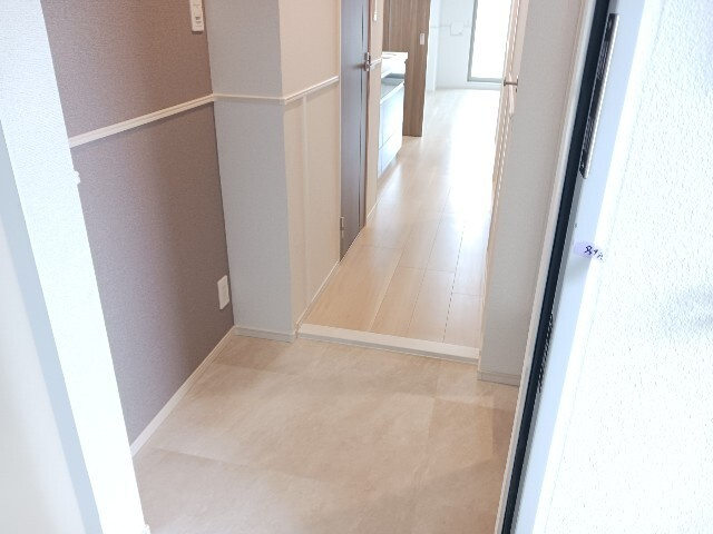 ホワイトメゾン新栄の玄関