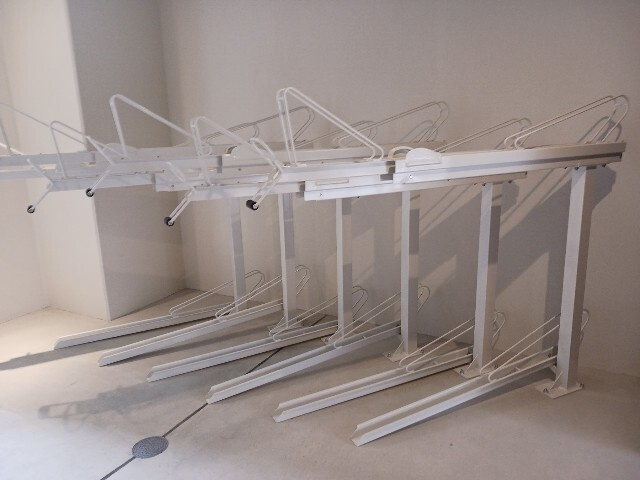 ホワイトメゾン新栄のエントランス