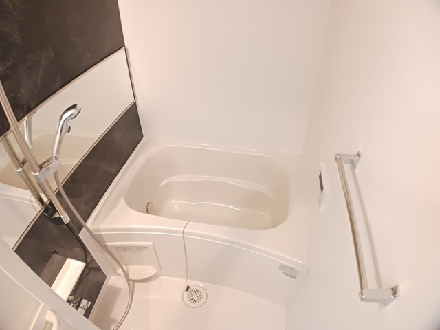 ホワイトメゾン新栄の浴室