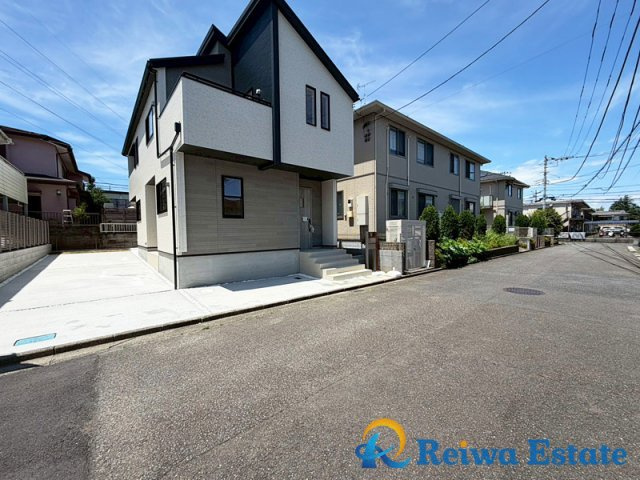 新築戸建　茅ヶ崎市堤の前面道路含む現地写真|小学校や公園、買物施設が徒歩圏内に揃い子育て世帯にオススメな住環境です♪