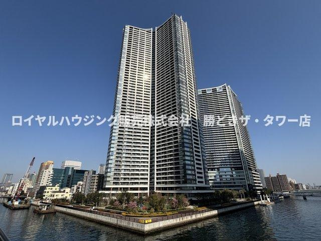 三井不動産レジデンシャル旧分譲、地上58階建て（サウス）、超高層タワーマンション。