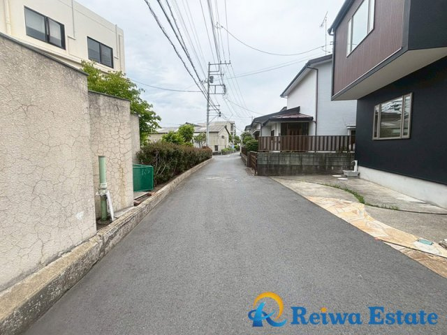 中古戸建　茅ヶ崎市十間坂3丁目の前面道路含む現地写真