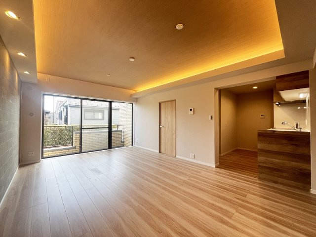 【居間・リビング】 | ソフトタウン石神井台　(保谷店) | 暮らしの中心となるリビングは、ご家族で心地良く過ごせる空間に。