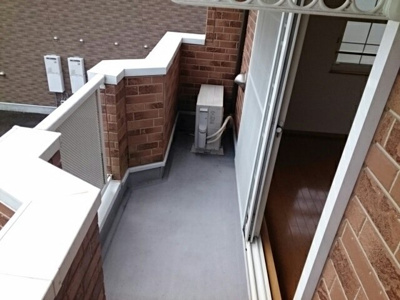 【バルコニー】 | サンフローラⅢ | 外からの目が気にならないバルコニーで洗濯物が干せます