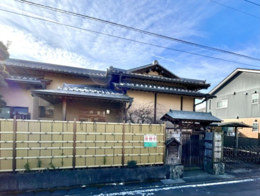 【中古戸建】高崎市箕郷町上芝の外観|■シャープなデザインが印象的な洗練された外観。格調高く、優雅さ漂う素敵な仕様です＾＾