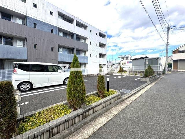ルシエル１の駐車場