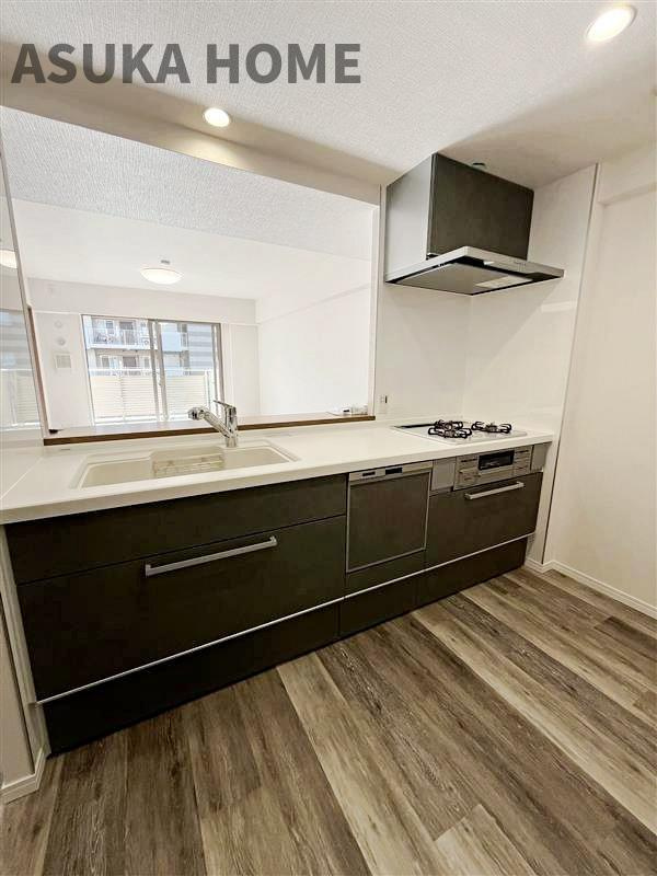 エルフィーノ横浜・市沢の丘 のキッチン|LDKが見渡せるカウンターキッチン、お料理をしながら家族との団欒の時間も過ごせるキッチンです♪