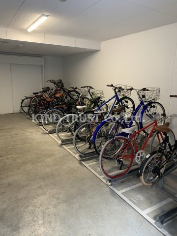 APRILE南森町のその他共用部分|屋根付き駐輪場です