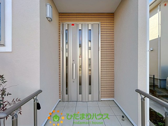 久喜市南栗橋6丁目　中古一戸建ての玄関