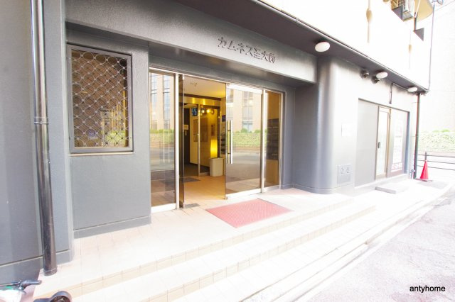 カムネス経大前　仲介手数料無料のエントランス