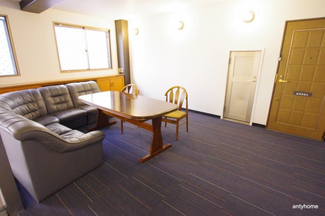 カムネス経大前　仲介手数料無料のロビー