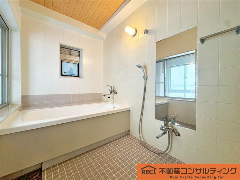 フォートレスフタミの浴室|明るい角部屋