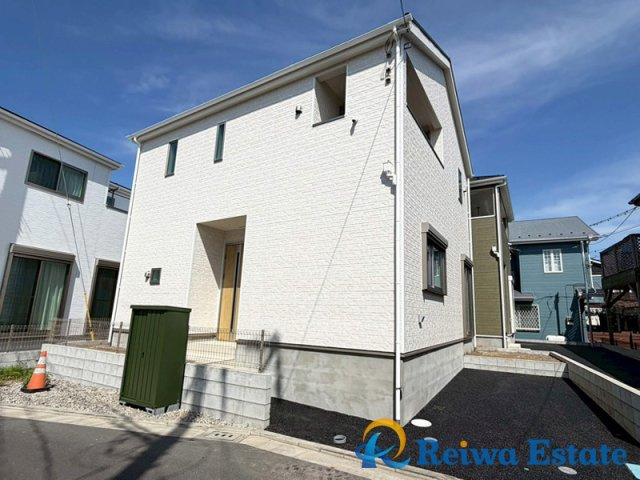 新築戸建　茅ヶ崎市中島の外観|閑静な住宅街に佇むお家。周辺は落ち着いた住宅街で、子育てファミリーにもおすすめの環境です。
