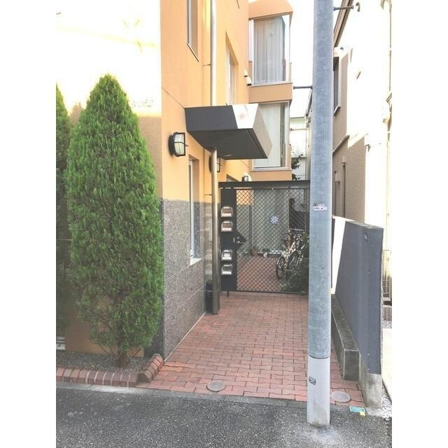 NASマンションのエントランス