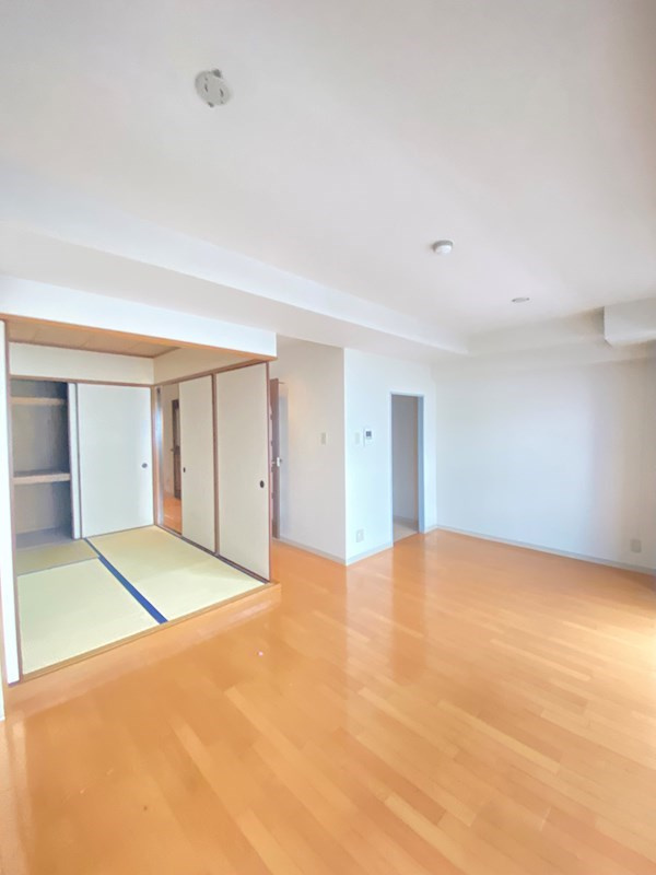 ロイヤル神戸池田広町の居間・リビング