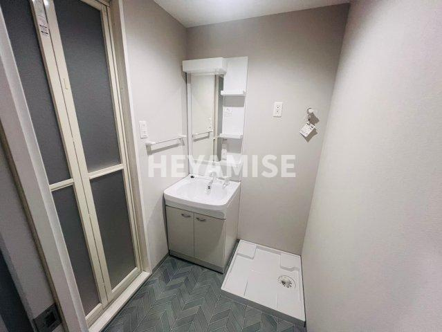 modern palazzo東本町の独立洗面台