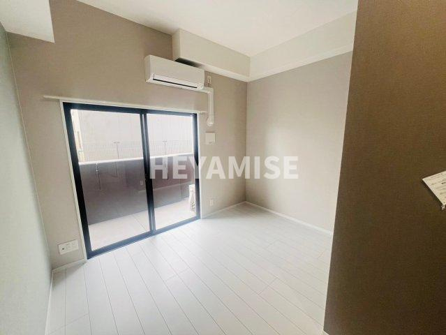 modern palazzo東本町の居間・リビング