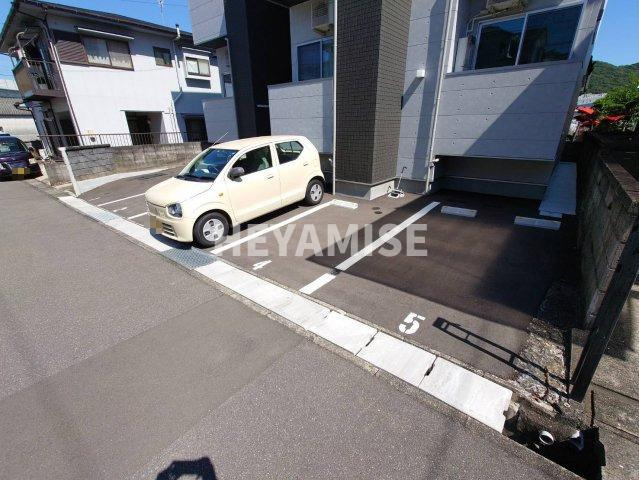 modern palazzo小船越Sunny Hillの駐車場