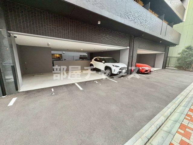 プレサンス太閤通ファシールの駐車場