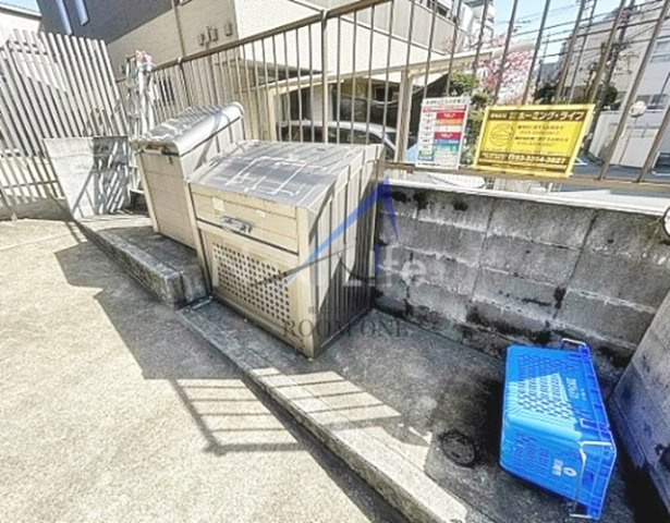 Ｌｕｓｔ　Ｓｔｒａｈｌのその他共用部分|敷地内ゴミ置き場です。