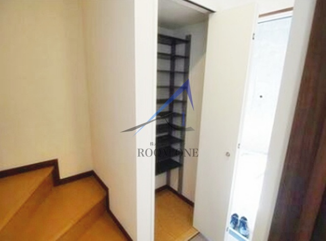 Ｌｕｓｔ　Ｓｔｒａｈｌ