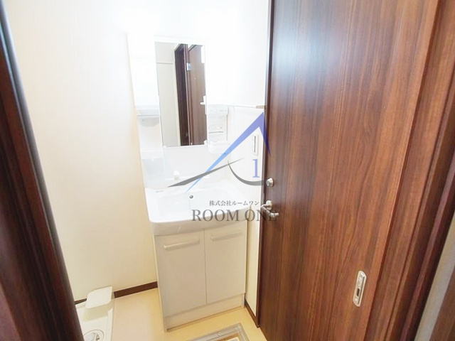 Ｌｕｓｔ　Ｓｔｒａｈｌの居間・リビング|独立洗面台です。