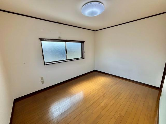御立東戸建て1丁目12-5の洋室