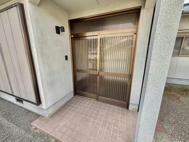 御立東戸建て1丁目12-5の玄関
