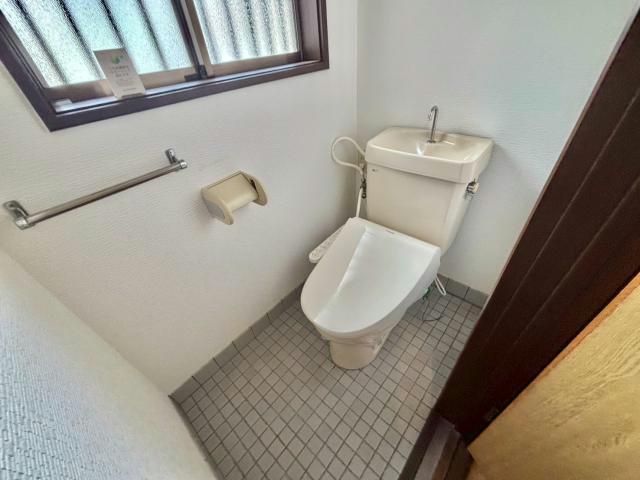 御立東戸建て1丁目12-5のトイレ