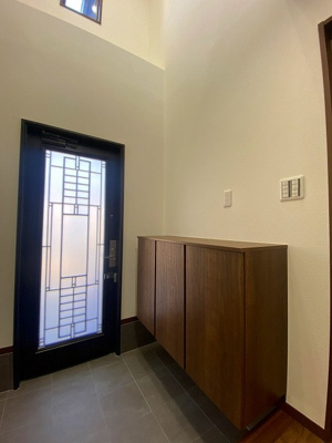 【玄関】 | 香芝市西真美1丁目【リフォーム済】