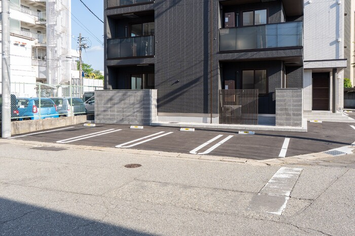 ドエル25の駐車場