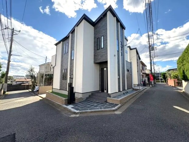 練馬区大泉学園町2丁目　太陽光発電搭載　ZEH水準住宅　全2棟の前面道路含む現地写真