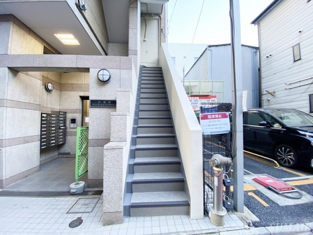 日暮里サンライズマンションのその他共用部分|共用階段です☆