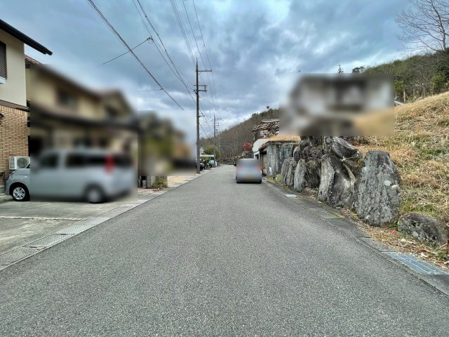 中古戸建　余部町岩ケ谷の前面道路含む現地写真