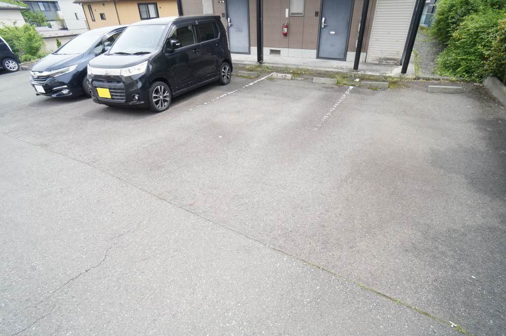 ディアス・クレストＡの駐車場