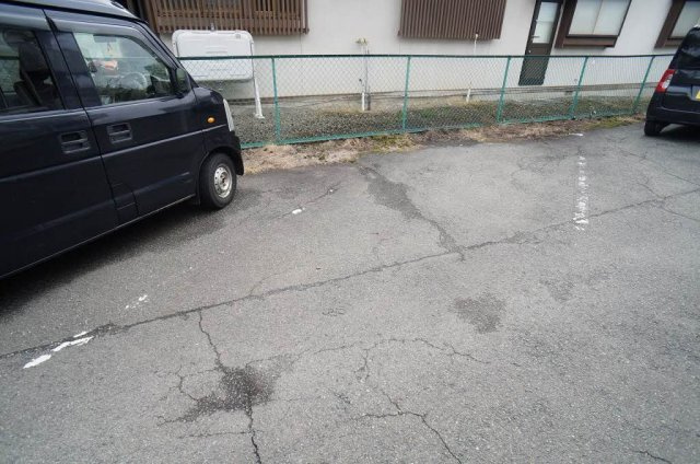 フレグランス・コトーの駐車場