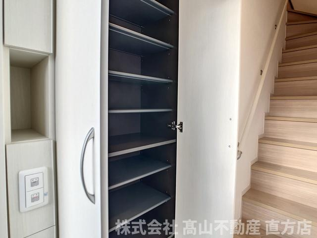 直方市知古１丁目のアパートの収納