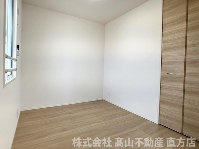 直方市知古１丁目のアパートの洋室