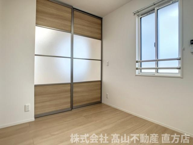 直方市知古１丁目のアパートの洋室